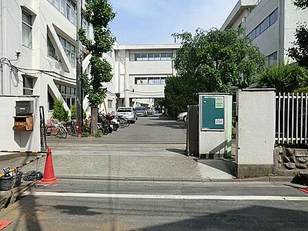 立川市立第三小学校まで約560m