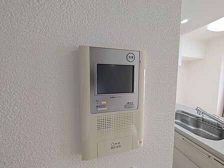 モニター付きインターホンで来客の顔を確認できるため安心です。