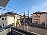 周辺：閑静で落ち着いた街並みが一望でき、周辺の穏やかな住環境の良さが感じられます。