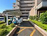 外観：敷地内の駐輪場は、自転車を使う方にとって便利な設備です。整ったスペースで、通勤や通学にも安心して利用でき、日々の生活に利便性と快適さをプラスしてくれます。