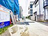 外観：前面道路は約4mの広さがございます。住宅地内で、車庫入れがスムーズに行えます。2026/9/13撮影