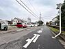 その他：一時停止ラインのある安心の道路環境。近隣へのアクセスも良好で住みやすい立地。