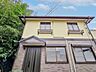 外観：中古戸建てながら、外観は丁寧に手入れが行き届いており、清潔感が感じられます。趣のあるデザインが魅力です。家族の新しい暮らしを迎え入れてくれます。
