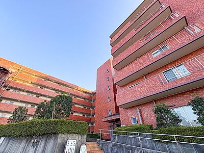 外観：周辺環境と併せて現地のご案内も可能です。また、購入に際しての諸費用、住宅ローン（月々の返済例）など、資金計画のご相談も承っております。お気軽にお問い合わせください。