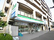 コンビニ、ファミリーマート神戸本庄店まで徒歩５分（４２４ｍ）