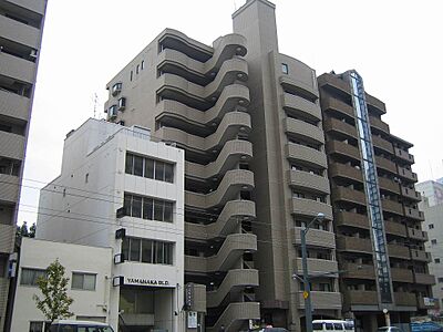 外観：10階建てオートロック付マンション