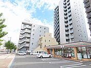 コンビニ（セブンイレブン東平塚店まで766ｍ） 