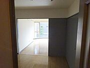 明るい色の室内