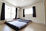 寝室：2F洋室8.0帖。主寝室にいかがですか♪