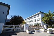 小田原市立富水小学校 徒歩11分。 850m