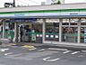 周辺：ファミリーマート箕面市役所前店