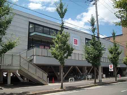 ユニクロ上桂店