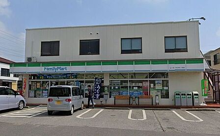 ファミリーマートルーキー丸山四丁目店 徒歩7分。 540m
