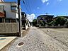 その他：閑静な住宅地で車通りの少ない道路です。車の出し入れが苦手な方やお子様にも安心ですね♪