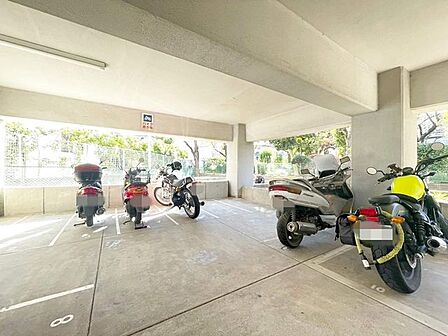 【バイク置き場】