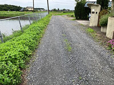 外観：前面道路含む現地写真