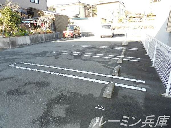 画像17:駐車場