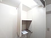 キッチン上の収納棚