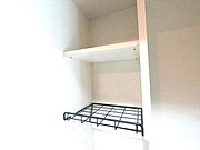 キッチン上の収納棚