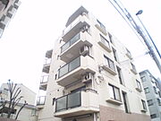 角地に建つ明るいマンション