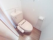ウォシュレット付きのトイレ