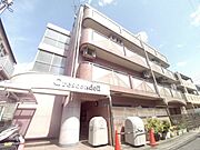 タイル張りのお洒落な外観