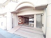 エントランスはオートロック式