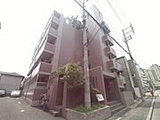 タイル張りの外観