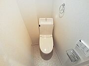 ウォシュレット付きのトイレ