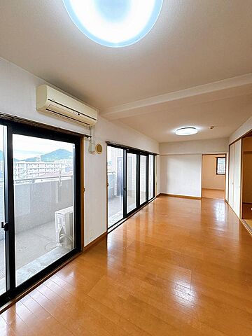 リビング/ダイニング サーパス中央町 4階/-