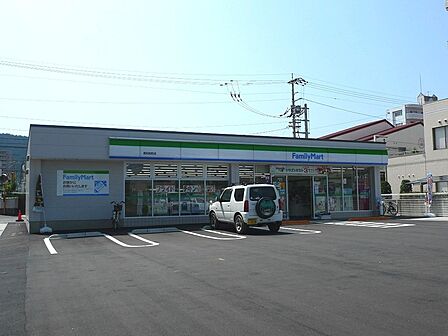 ファミリーマート高松桜町店:徒歩2分(90m)