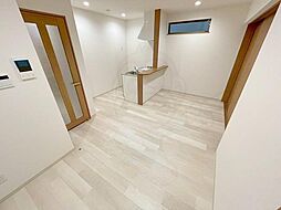 クレスト高安町南 2階1LDKのリビング/ダイニング