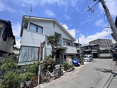 外観：外壁塗装は光触媒の塗料を使用しており、汚れが落ちやすい外壁となっております！