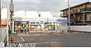 ローソン川崎小倉四丁目店 徒歩6分。時間がない時にさっと寄れて便利なコンビニ。 430m