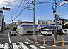 周辺：ローソン横浜白幡仲町店 徒歩6分。お出かけ前やお帰りの立ち寄りにも便利なコンビニ。 440m