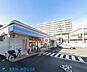 周辺：ローソン鶴見市場上町店 徒歩1分。お出かけ前やお帰りの立ち寄りにも便利なコンビニ。 40m