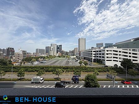 眺望・お住まいの前面には高い建物がなく、開放感があります。遮る物がないので、陽当たりも良好です。・「ラゾーナ川崎プラザ」が至近距離にあり買い物に大変便利是非現地でお確かめください