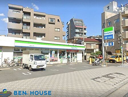 ファミリーマート中幸町三丁目店 徒歩8分。時間がない時にさっと寄れて便利なコンビニ。 580m