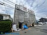 外観：・38坪超の広々敷地に3居室の間取りプラン2階建て邸宅・前面道路はほぼ南に面しており採光たっぷり取り込むことができますね・北側は水路に面しており開放感ございます・お庭スペースもございます