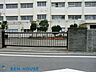 周辺：横浜市立市場中学校 徒歩4分。部活動帰りの帰宅も安心の距離です！ 320m