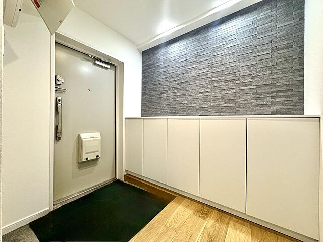 玄関 カーサ三鷹 1階/-