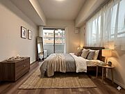 テレワークなどの作業部屋や家事室、子供部屋としても便利なお部屋です。※実写画像にバーチャルホームステージングで家具を設置した完成予想です。家具の設置には別途費用が発生いたします。