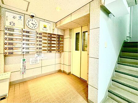 重い荷物の持ち運びも、エレベーターがあるためスムーズです。