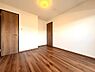 寝室：WIC付きのお部屋です。余分な収納家具を置かず、室内をすっきりと保てます。