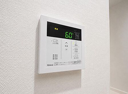 追い焚き機能が搭載され、いつでも温かいお湯に浸かれます。※バーチャル加工を施しています。