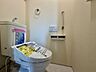 トイレ：トイレは2か所に設置されており、来客時やご家族が揃う時もゆとりをもって利用できます。