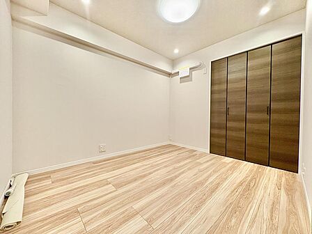 クローゼットが備え付けられているため、スペースを有効的に使えます。