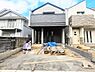外観：街並みにひときわ映える、ツートンカラーのスタイリッシュな外観デザインです。