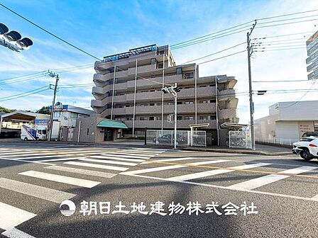 爽やかな空間演出とセンス良く纏められた室内は素敵な寛ぎ空間です。