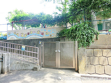 【向台保育園】1340m お散歩や外遊びを積極的に取り入れ、自然とのふれあいを大切にしています。日々の生活や季節のイベントを通して、生活習慣や豊かな感性を身につけていきます。